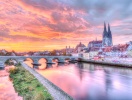 Besøg også verdensarvlistede Regensburg, , der kom igennem Anden Verdenskrig helt uden skader
