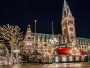 Ända fram till den 23 december kan du uppleva den berömda julmarknaden på Rådhustorget