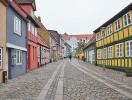 Midtbyen byder desuden også på et møde med den gamle købstads historiske arkitektur