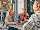 Slå dig ner på en uteservering och njut av stämningen i Helsingborgs äldsta stadskärna