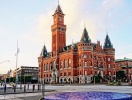 Du kan starta din sightseeing i Helsingborg med att se på det pampiga rådhuset