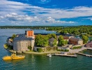 Ta färjan över till Waxholm och se det historiska kastellet