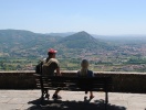 Tag på udflugt til bjergbyen Montecatini Alto, der troner højt oppe med panorama over Toscana