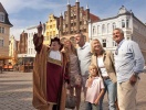 Boka en stadsrundtur eller gå på upptäcktsfärd och leta svenskminnen i den UNESCO-listade Gamla stan