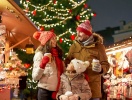Udover shopping og mad er der ofte livemusik og andet underholdning, som skaber en festlig julestemning