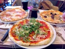 Frokostpizza på toskansk restaurant - Italien som vi elsker og kender det!