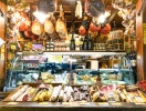 Smag på italienske delikatesser på et marked eller på en lokal café eller restaurant