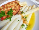 Prøv endelig også de skønne asparges, når det er sæson - Niedersachsens gastronomiske stolthed
