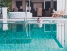 Njut av hotellets wellnessavdelning med inomhuspool när du vill ta ett varmt bad
