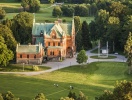 Golfsäsongen startar ibland tidigt i Bohuslän, här Torreby Slott med engelskinspirerad park och 18-håls golfbana