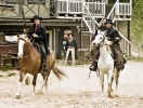 Här kommer du att hamna mitt i dueller mellan sheriffer, laglösa och dammiga cowboys
