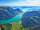 I kan bl.a. blive kørt til den azurblå Achensee, som hører til blandt turistfavoritterne