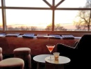 Från Ekerums lounge med cocktailbar har du en fantastisk solnedgångsutsikt