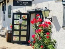 Under sommarsäsongen öppnar också Ekerums populära pizzeria