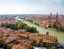 Verona ligger bara en halvtimme bort, och bron Ponte Pietra 
är bara en av stadens fornlämningar från romartiden