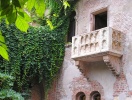 Verona förevigas av Shakespeare i tragedin Romeo och Julia, och du kan besöka Julias hus - Casa di Giulietta