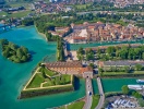 Upplev Gamla stan i stämningsfulla Peschiera del Garda med sin välbevarade stadsmur från 1400-talet