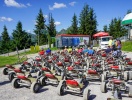 Prøv Mountain GoKart gennem det smukke landskab med frodige enge og grønne skove (6 km)