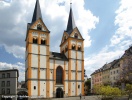 Koblenz har också en magnifik samling av kyrkor - här Florinskirche med sina två torn