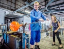 Harz Kristall har også et arbejdende værksted, hvor man selv kan prøve kunsten at blæse glas