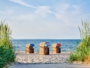 Du bor ett stenkast från den 7 km långa sandstranden som andas semesteridyll året om