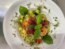 Efter dagens utflykter står det linnedukade bordet i restaurangen klart för servering av kvällens middag