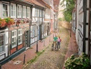 Weser Radweg går längs floden och sträcker sig från Cuxhaven i norr till Hannover Münden i söder