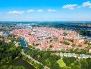 Lübecks UNESCO-listede Altstadt ligger på sin egen ø omgivet af kanaler - præcis som i middelalderen