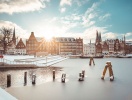 Oplev Lübeck i vinterklæder med frostklart vejr og høj himmel