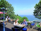Ta en fika på ett av caféerna längs Kielfjorden och njut av utsikten över vattnet