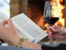 Her kan I nyde den knitrende ild, et godt glas vin og en god bog