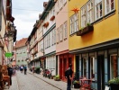 Krämerbrücke stammer oprindeligt fra 1100-tallet, og i 1300-tallet byggede man huse på broen