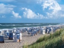 De klassiske strandkurvestole yder både læ for vinden og for solen i sommerhalvåret