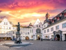 Oplev Koblenz' historiske gamle bydel - her det stemningsfulde torv med kirken og rådhuset