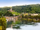 Vinbyen Cochem ligger i hjertet af Moseldalen, en region, der er kendt for sit smukke landskab og vinmarker
