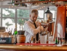 På hotellet er der gode muligheder for afslapning - nyd f.eks. en lækker cocktail i hotellets Sky Bar