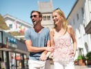 Du kan också stanna kvar i stan och shoppa och bara uppleva den sjudande sommarstämningen i centrum