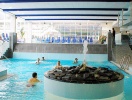 Här finns också inomhuspool med vattenlek för familjer med barn, bland annat 70 m lång rutschkana