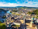 Passa också på att besöka Mozarts födelsestad Salzburg med sin världsarvslistade Gamla stan