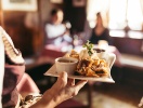 Varje dag kan du se fram emot frukostbuffé, eftermiddagssnacks och middag i hotellets restaurang