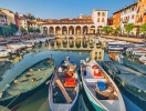 Desenzano har ett livligt nattliv och en mycket charmig hamn att utforska