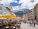 Innsbruck är huvudstaden i Tyrolen och ligger vackert i en dalgång omgiven av Nordkette-bergen