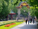 Berlin Zoo, eller Zoologischer Garten Berlin, är ett av de mest kända och artrika djurparkerna i världen