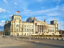 Riksdagsbyggnaden i Berlin är en historisk byggnad som idag inrymmer det tyska parlamentet, Bundestag