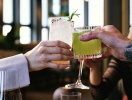 Återupplev dagens många äventyr över en läcker cocktail medan du tittar ut över Heidelbergs hustak