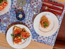 Hotellets restaurang erbjuder både goda rätter tillagade med lokala råvaror
