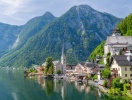Eller besök Hallstatt, som med sitt pittoreska läge vid sjön har blivit ett populärt fotomotiv