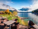 Ta också en promenad vid Altaussee, som ser ut som något från ett vykort