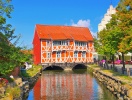 Den charmerende portbygning, der er bygget hen kanalen, som siden 1200-tallet har forsørget Wismar med vand