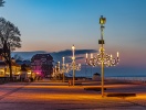I Kühlungsborn er stemningen skøn uden for den travle turistsæson - her strandpromenaden iklædt julebelysning